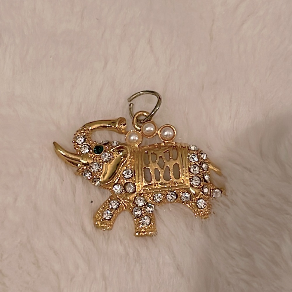 Elephant pendant / charm. Never used. Good with Pearls and rhinestones